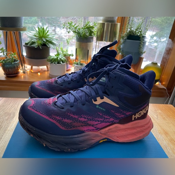 GENTLY USED Women’s Hoka Speedgoat 5 Mid GTX Size 7.5 - Picture 1 of 7